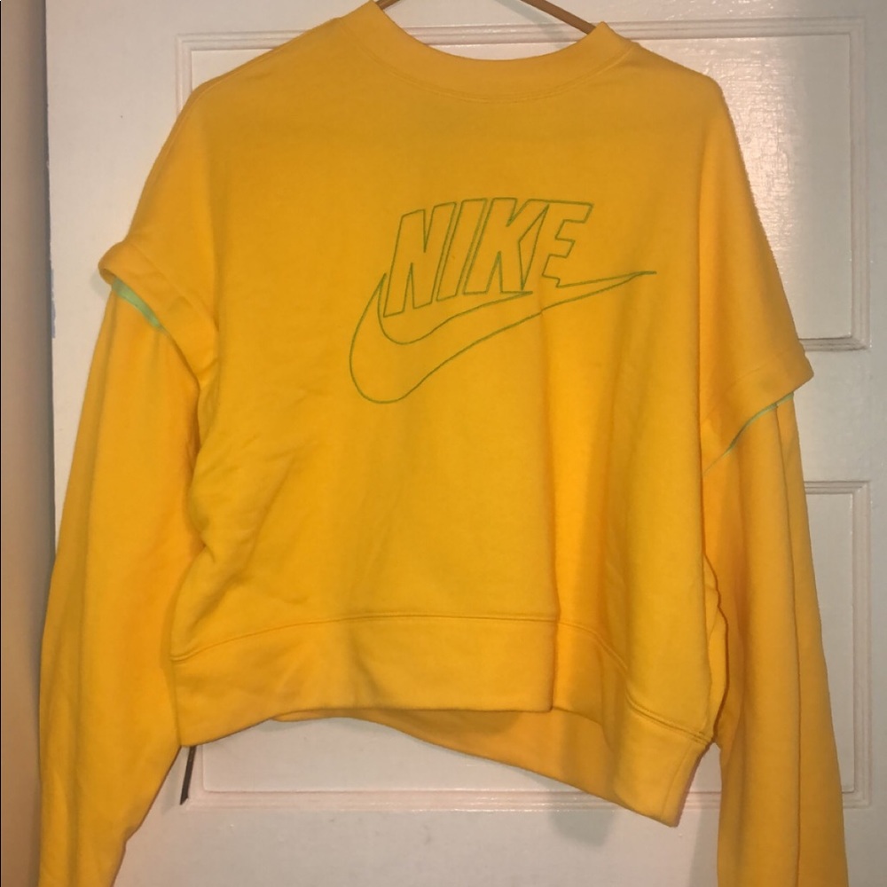 Nike women detachable sleeves